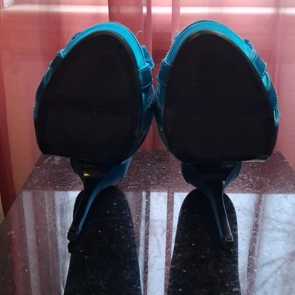 Lulu Townsend Turquoise Flower Heels - Picture 8 of 8